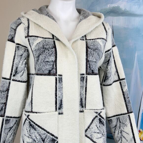 Baciano sweater coat
Long, hooded Size small - Picture 2 of 6